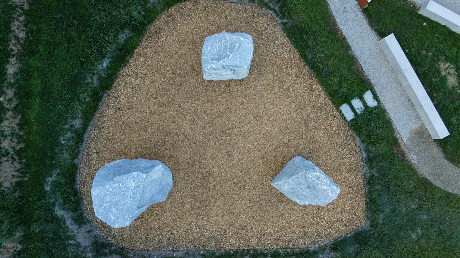 Blocs d’escalade Monolithe installés aux Carroz